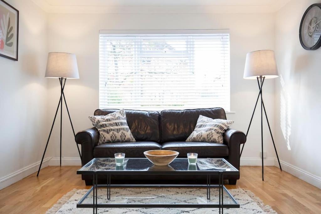 فيلا 3 Bed House/Garden/Wi-Fi/Parking/Central Location جيلدفورد المظهر الخارجي الصورة