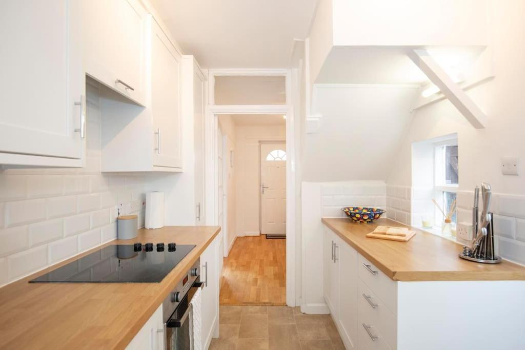 فيلا 3 Bed House/Garden/Wi-Fi/Parking/Central Location جيلدفورد المظهر الخارجي الصورة